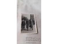 Снимка София Трима войници на разходка