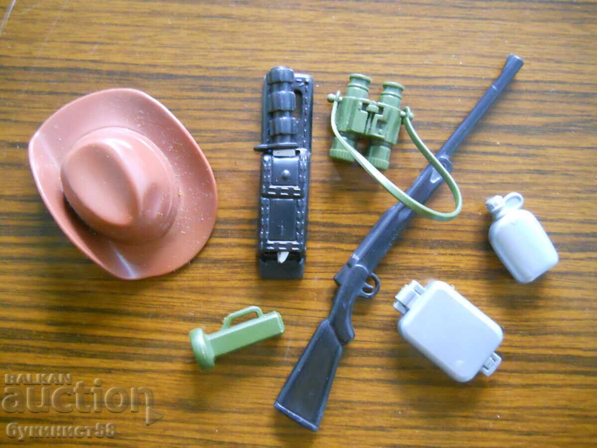 Дрехи и аксесоари за кукли с цена € 2.60 | 5.09 лв.