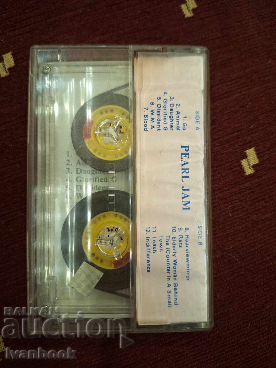 Auction  Audio cassette - Pearl Jam