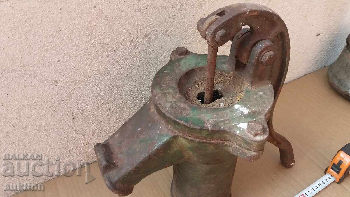 Licitație POMPĂ DE APĂ MANUALĂ VECHE - FÂNTÂNĂ - FUNCȚIONALĂ Licitație POMPĂ DE APĂ MANUALĂ VECHE - FÂNTÂNĂ - FUNCȚIONALĂ