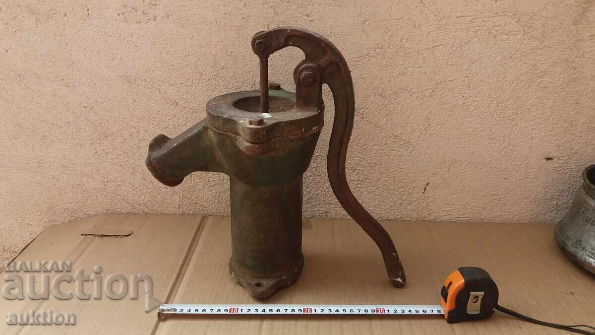 Livrarea POMPĂ DE APĂ MANUALĂ VECHE - FÂNTÂNĂ - FUNCȚIONALĂ Livrarea POMPĂ DE APĂ MANUALĂ VECHE - FÂNTÂNĂ - FUNCȚIONALĂ