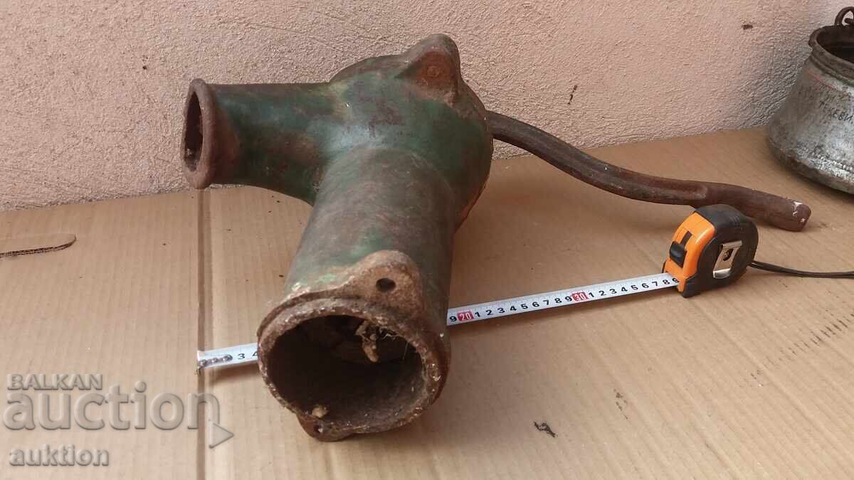 POMPĂ DE APĂ MANUALĂ VECHE - FÂNTÂNĂ - FUNCȚIONALĂ - 6 POMPĂ DE APĂ MANUALĂ VECHE - FÂNTÂNĂ - FUNCȚIONALĂ - 6