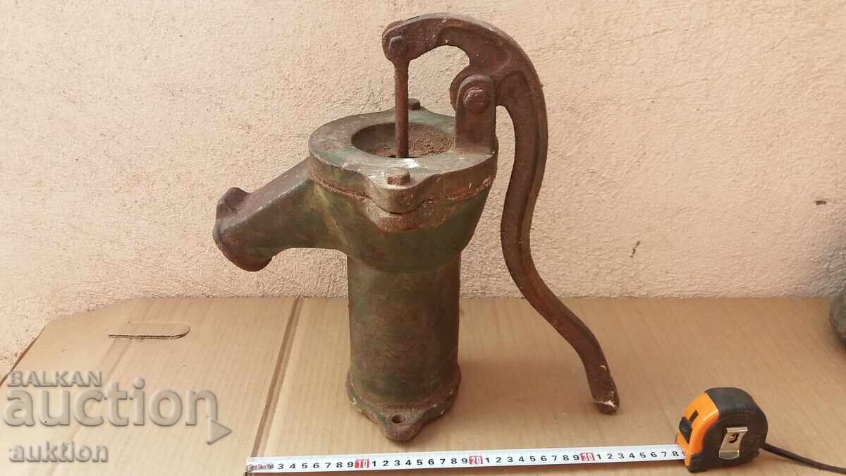 POMPĂ DE APĂ MANUALĂ VECHE - FÂNTÂNĂ - FUNCȚIONALĂ POMPĂ DE APĂ MANUALĂ VECHE - FÂNTÂNĂ - FUNCȚIONALĂ