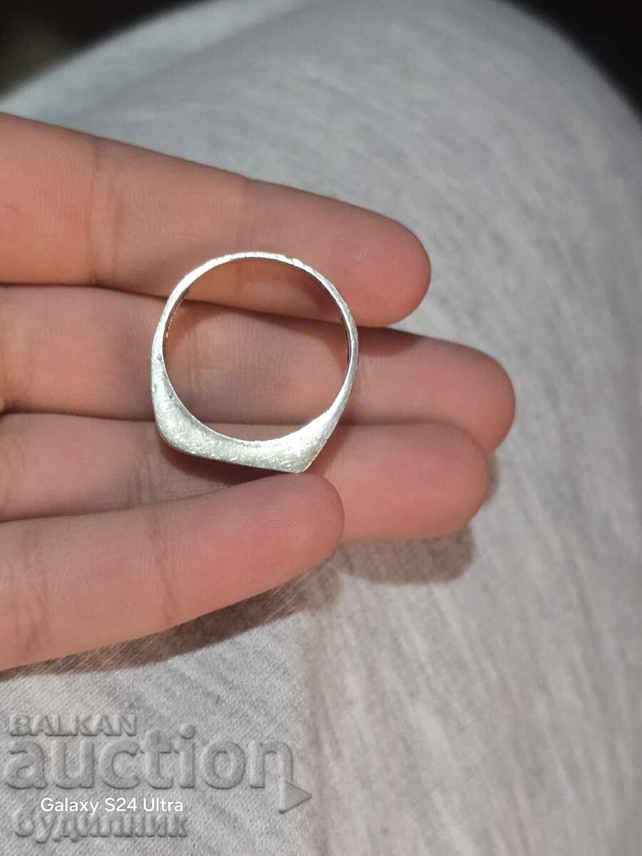 Delivery of Silver ring. 19mm. I'm listing over 100 auctions. Take a look