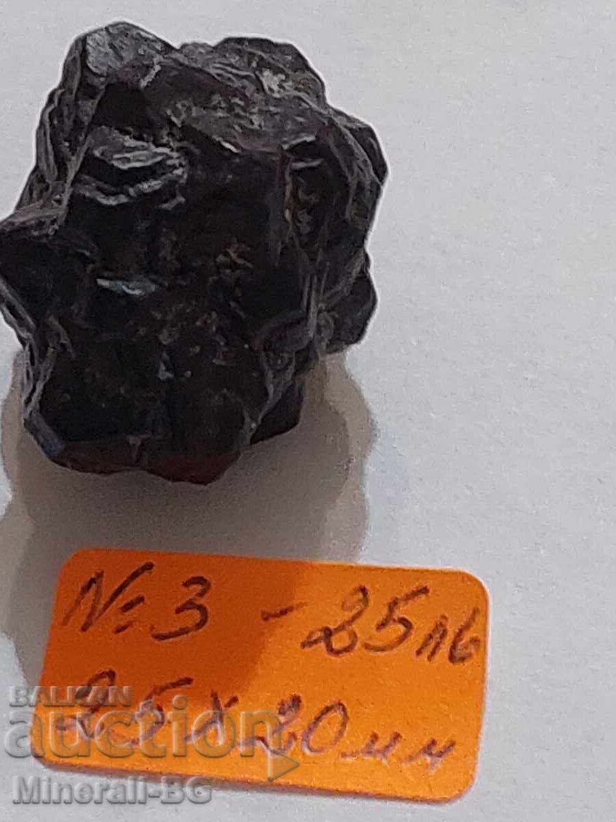 Granat negru