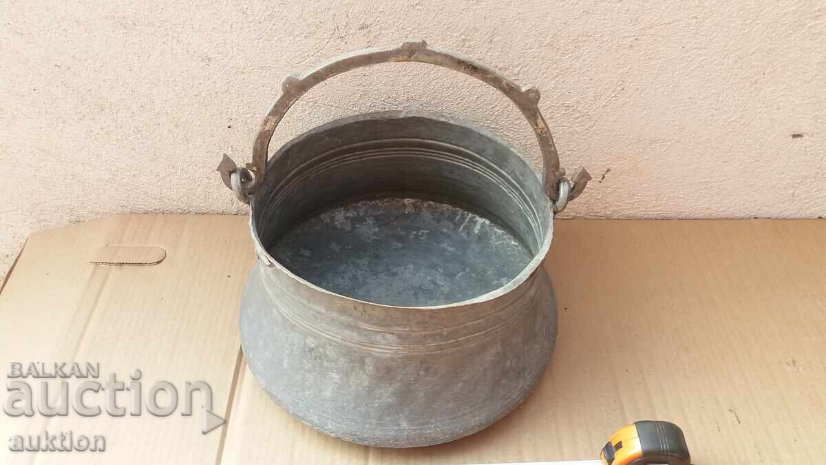 COVOARE DE RENAȘTERE, MÂNERE - CUPRU 10 LITRI cu preț 67.99 BGN | € 34.76 COVOARE DE RENAȘTERE, MÂNERE - CUPRU 10 LITRI cu preț 67.99 BGN | € 34.76