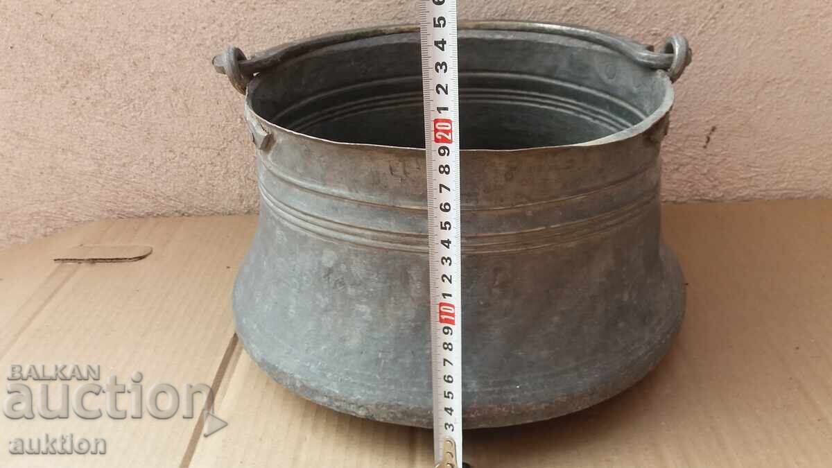 Licitație COVOARE DE RENAȘTERE, MÂNERE - CUPRU 10 LITRI Licitație COVOARE DE RENAȘTERE, MÂNERE - CUPRU 10 LITRI