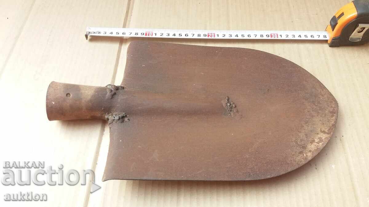 Auction  OLD RIGHT SHOVEL, TOOL