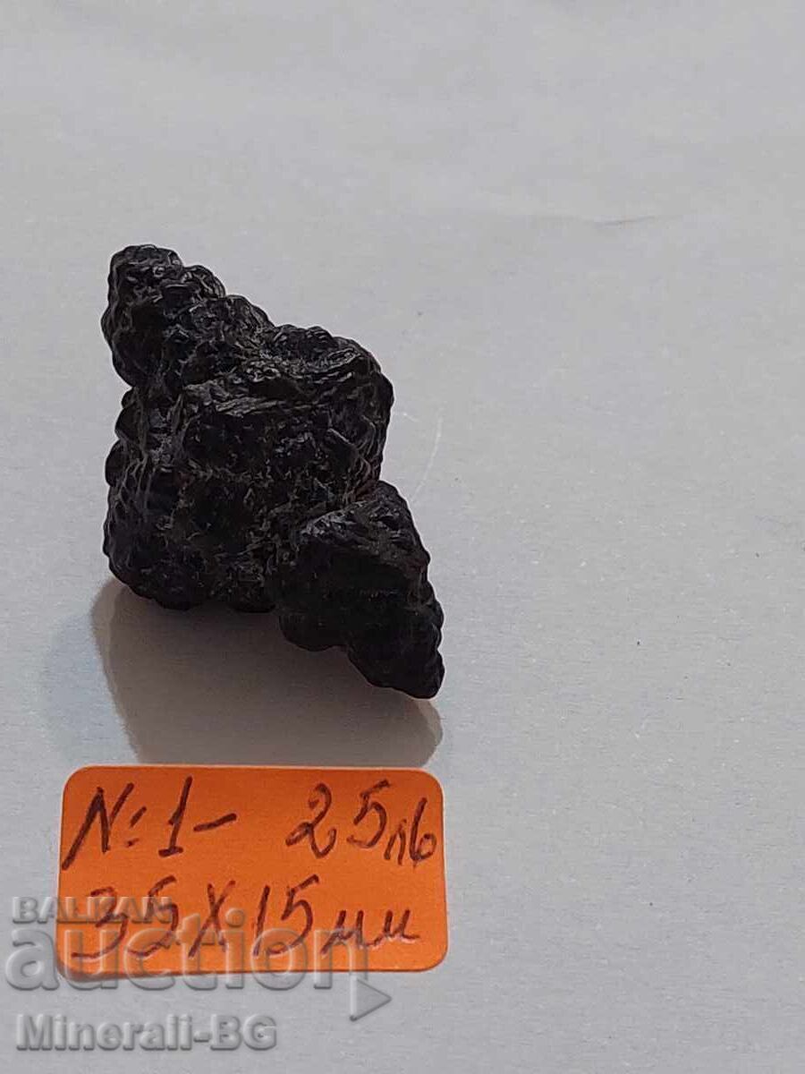 Granat negru