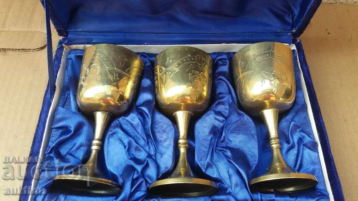 Δημοπρασία Αντίκα μπρούτζινο σερβίτσιο κρασιού σε κουτί - ασημένιο