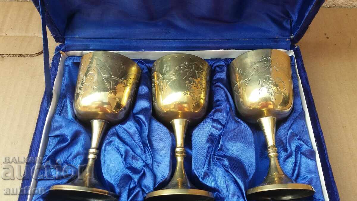 Παράδοση Αντίκα μπρούτζινο σερβίτσιο κρασιού σε κουτί - ασημένιο