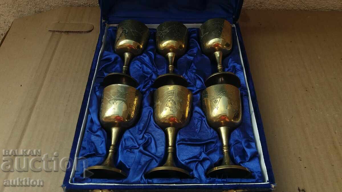 Αντίκα μπρούτζινο σερβίτσιο κρασιού σε κουτί - ασημένιο