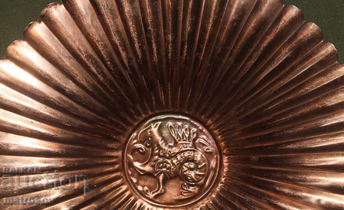 Delivery of Honey plaque cup stylized figure