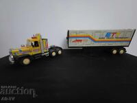 Модел на Ламаринен камион