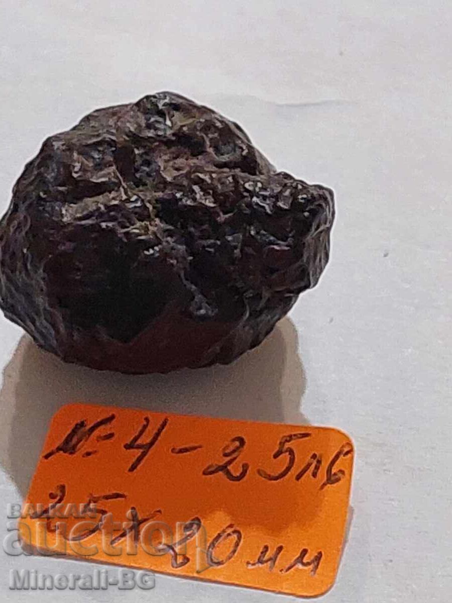 Granat negru