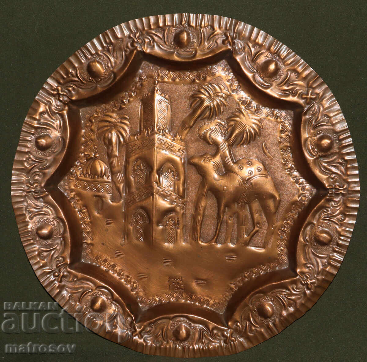 Farfurie de cupru veche, lucrată manual, decorațiune de perete cu preț 230.00 BGN | € 117.60