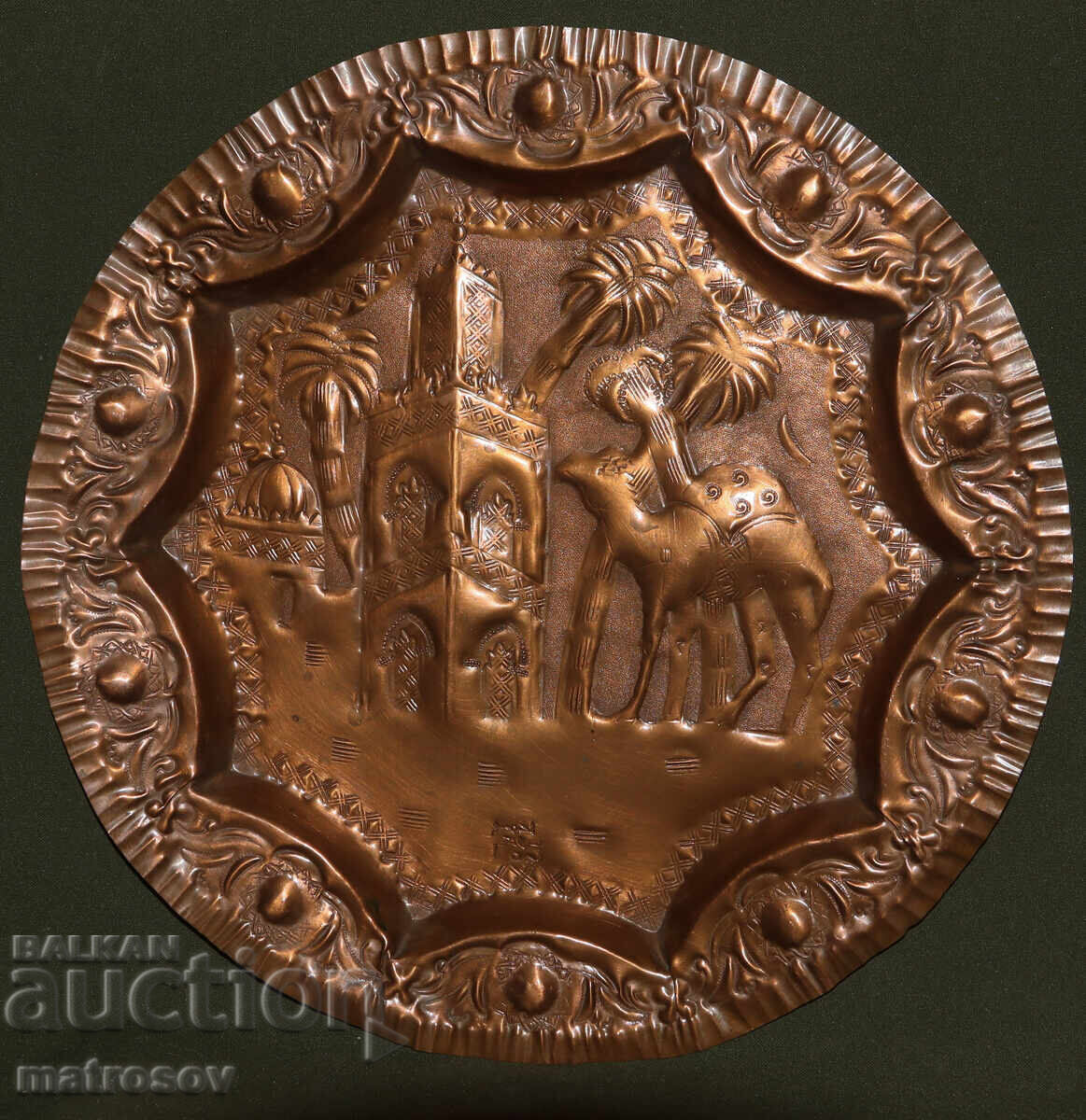 Licitație Farfurie de cupru veche, lucrată manual, decorațiune de perete