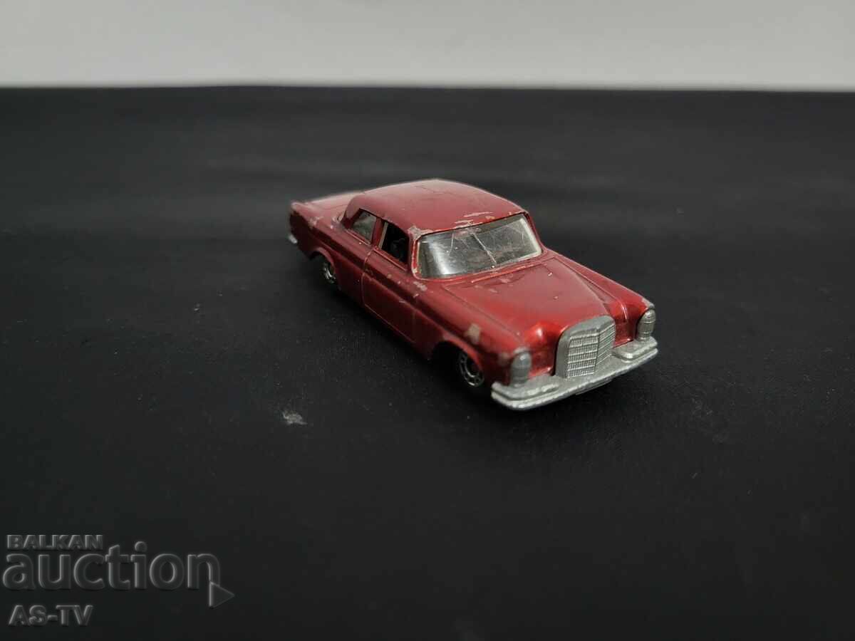 Mercedes 300 SE Matchbox BG Mercedes 300 SE Matchbox BG