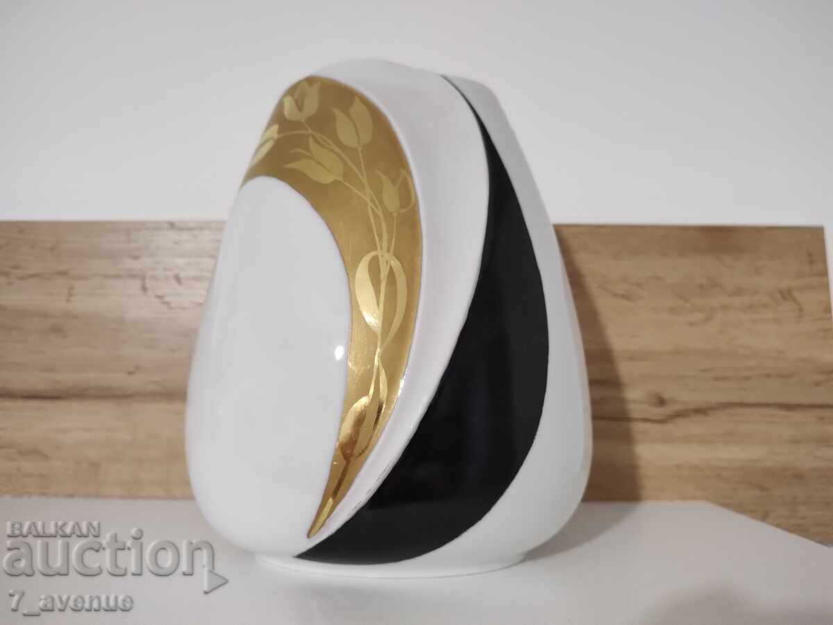 Old beautiful porcelain vase, marked, chic for home 2.10.25 with price 199.00 BGN | € 101.75