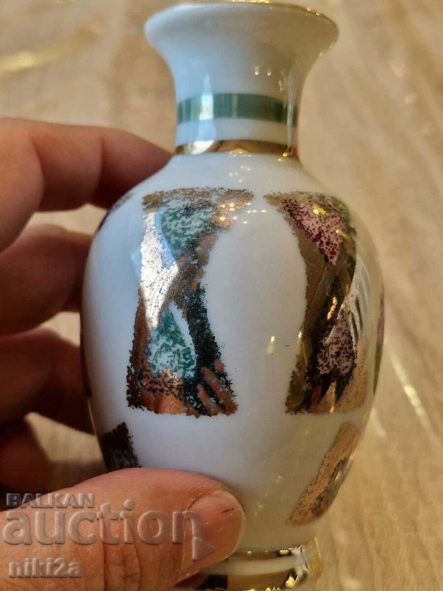 Vază mică, Japonia cu preț € 17.90 | 35.01 BGN