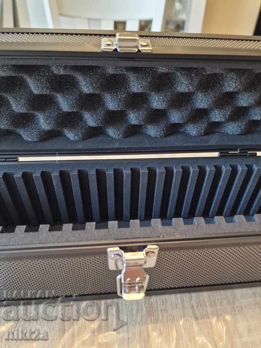 Κουτί αλουμινίου για πιστοποιημένα νομίσματα. Νέος. με τιμή 65.00 BGN | € 33.23 Κουτί αλουμινίου για πιστοποιημένα νομίσματα. Νέος. με τιμή 65.00 BGN | € 33.23