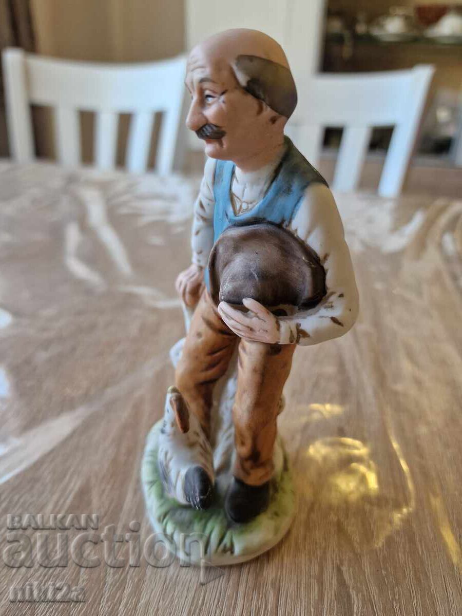 Livrarea Bătrân cu o figurină de găină Livrarea Bătrân cu o figurină de găină