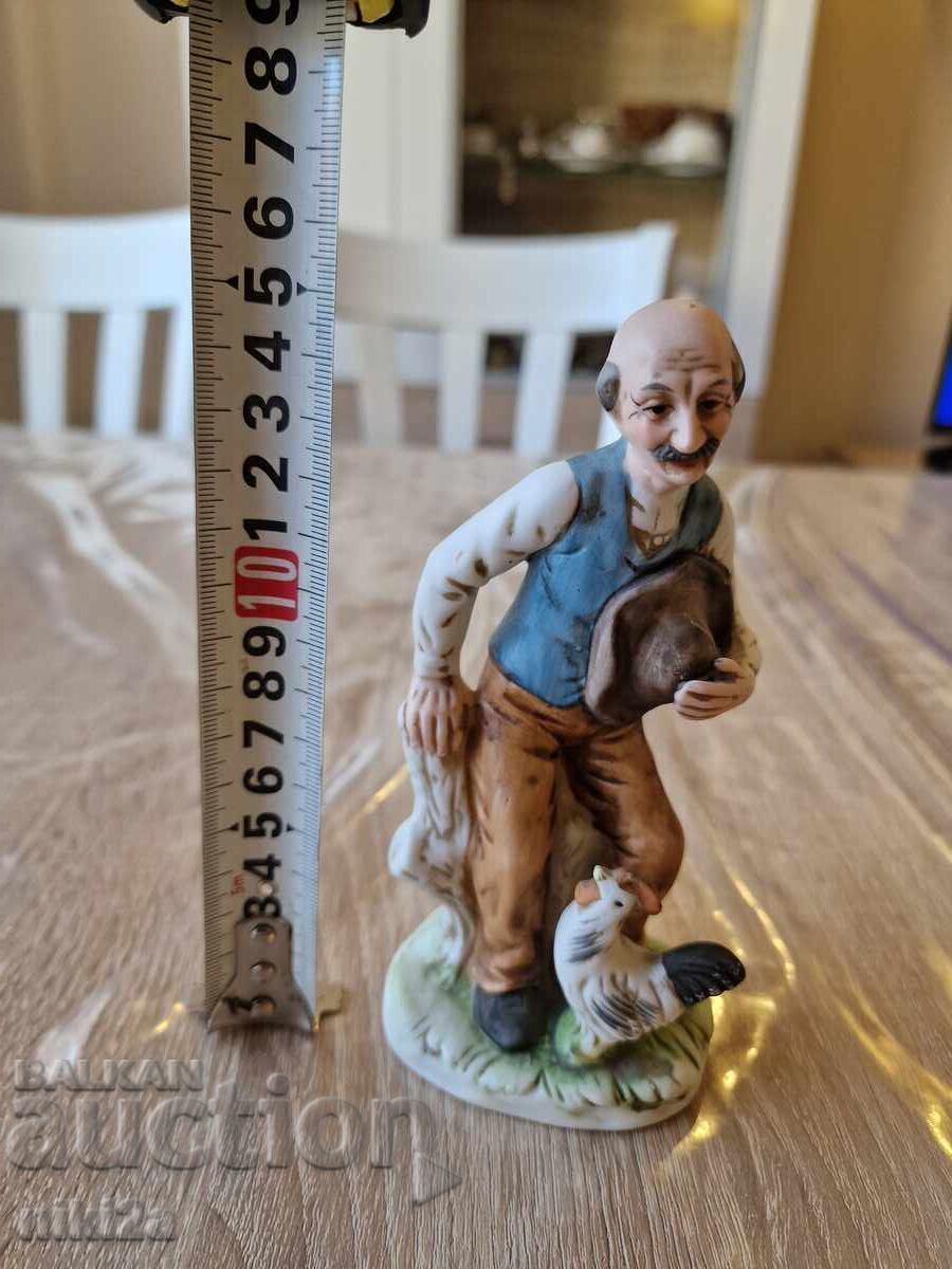 Bătrân cu o figurină de găină - 5 Bătrân cu o figurină de găină - 5