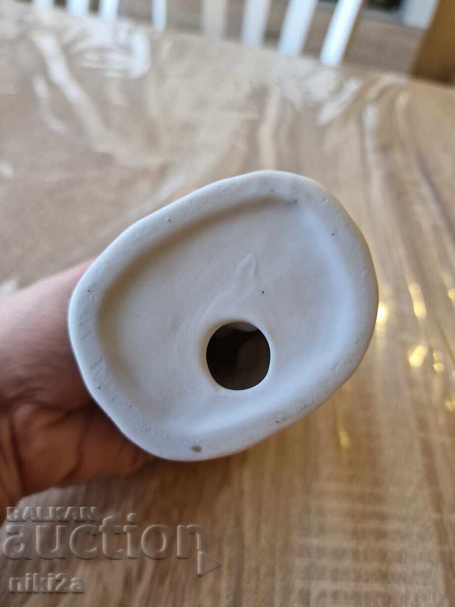 Bătrân cu o figurină de găină - 7 Bătrân cu o figurină de găină - 7