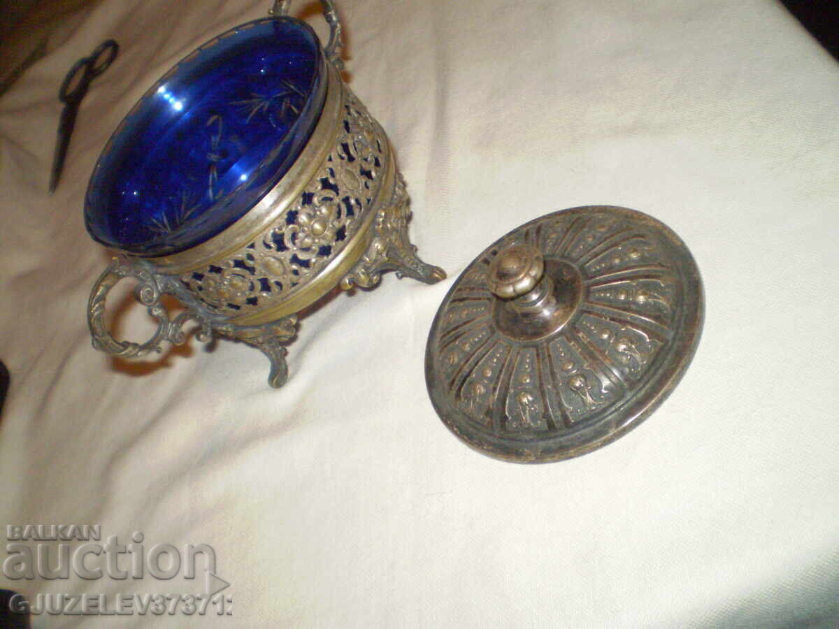 WMF - Veche bombonieră antică - metal cristal cu preț € 148.27 | 289.99 BGN