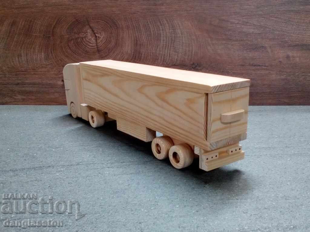 Camion decorativ din lemn cu remorcă DMAR 316 cu preț 109.99 BGN | € 56.24