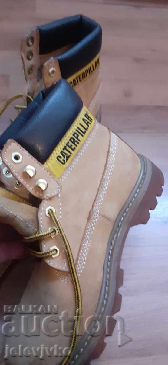 Auction  Caterpillar boots, size 38