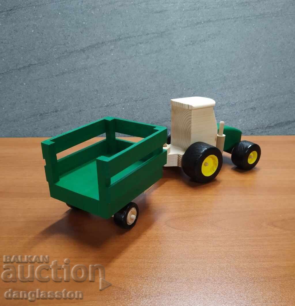 Декоративен дървен трактор с ремарке DMAR 303M4 с цена 59.99 лв. | € 30.67
