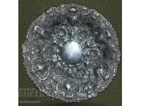 Veche farfurie metalică solidă