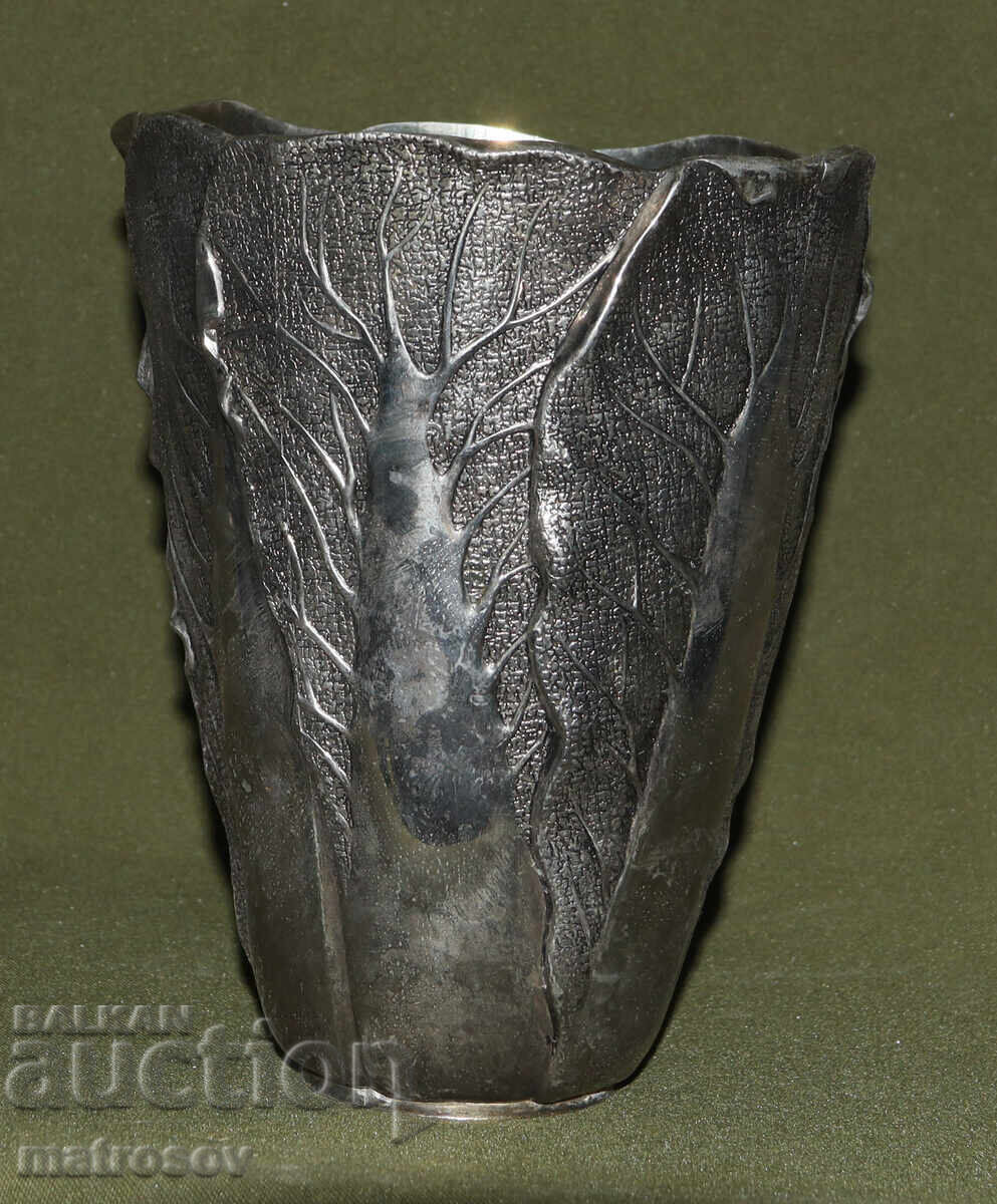 Vază vintage argintată Vera Lucino cu ornamente cu preț 450.00 BGN | € 230.08