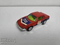 Un cărucior de metal