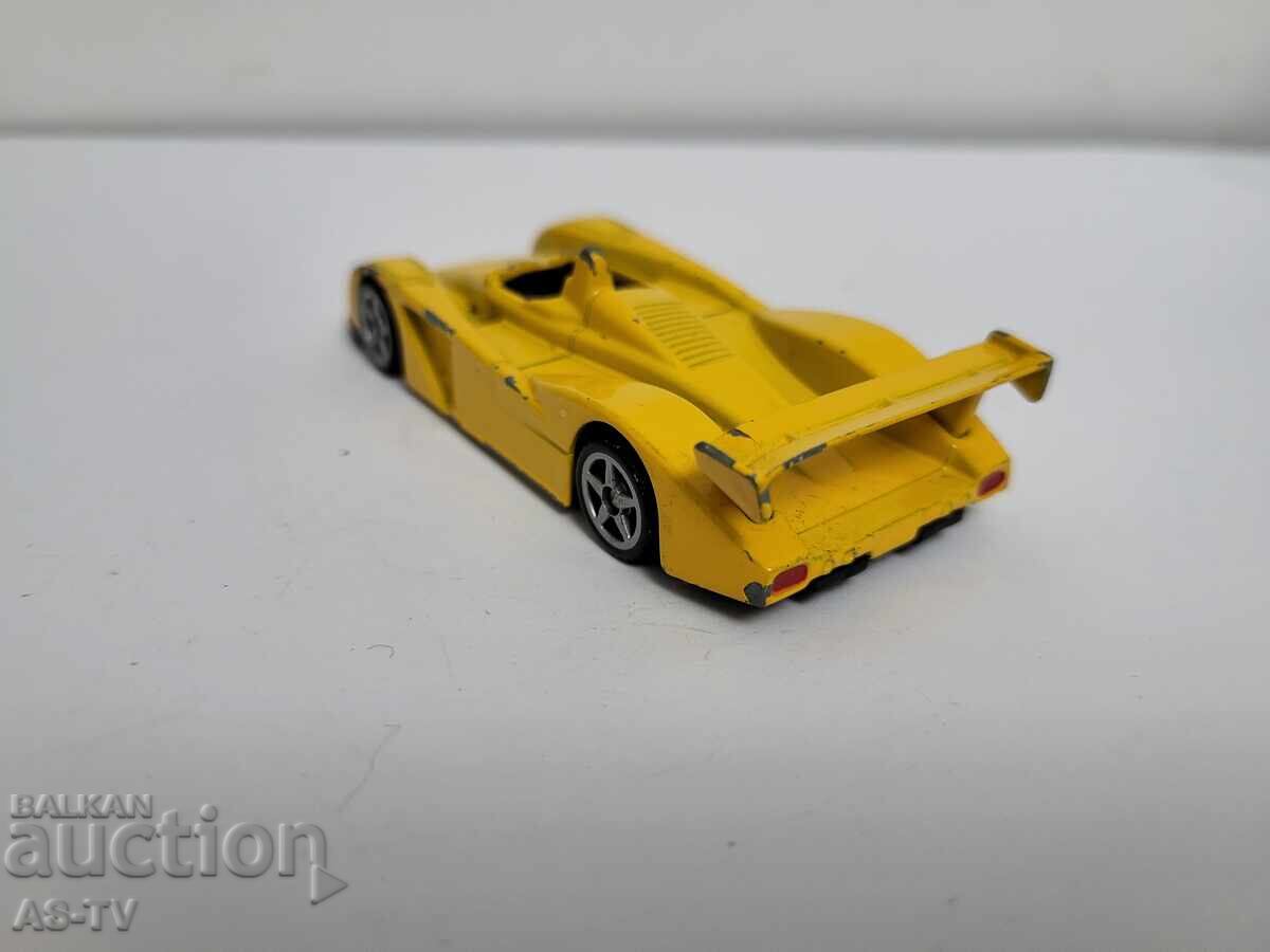 Auction  A metal cart