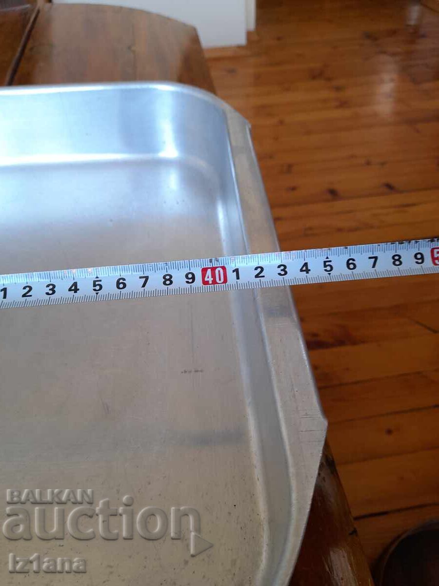 Delivery of Old aluminum tray, casserole