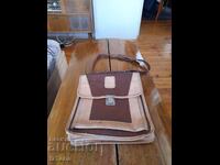 Geanta de scoala veche