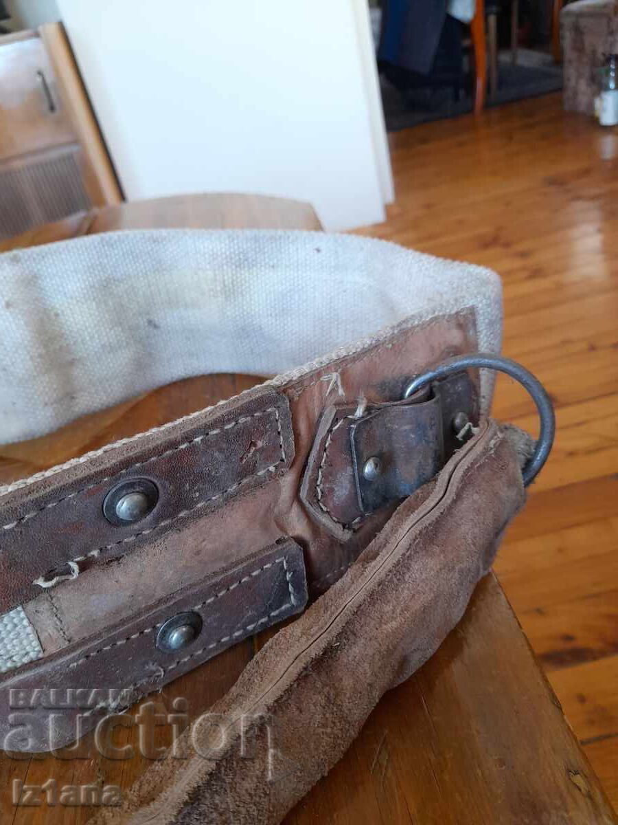 Livrarea Centură de siguranță veche Livrarea Centură de siguranță veche