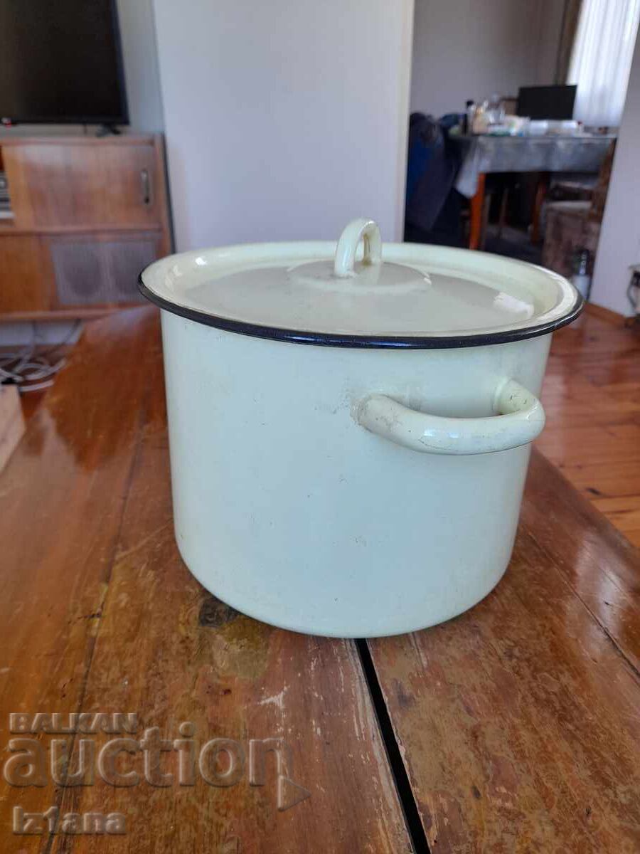 Παλιά γλάστρα από σμάλτο με τιμή 38.00 BGN | € 19.43