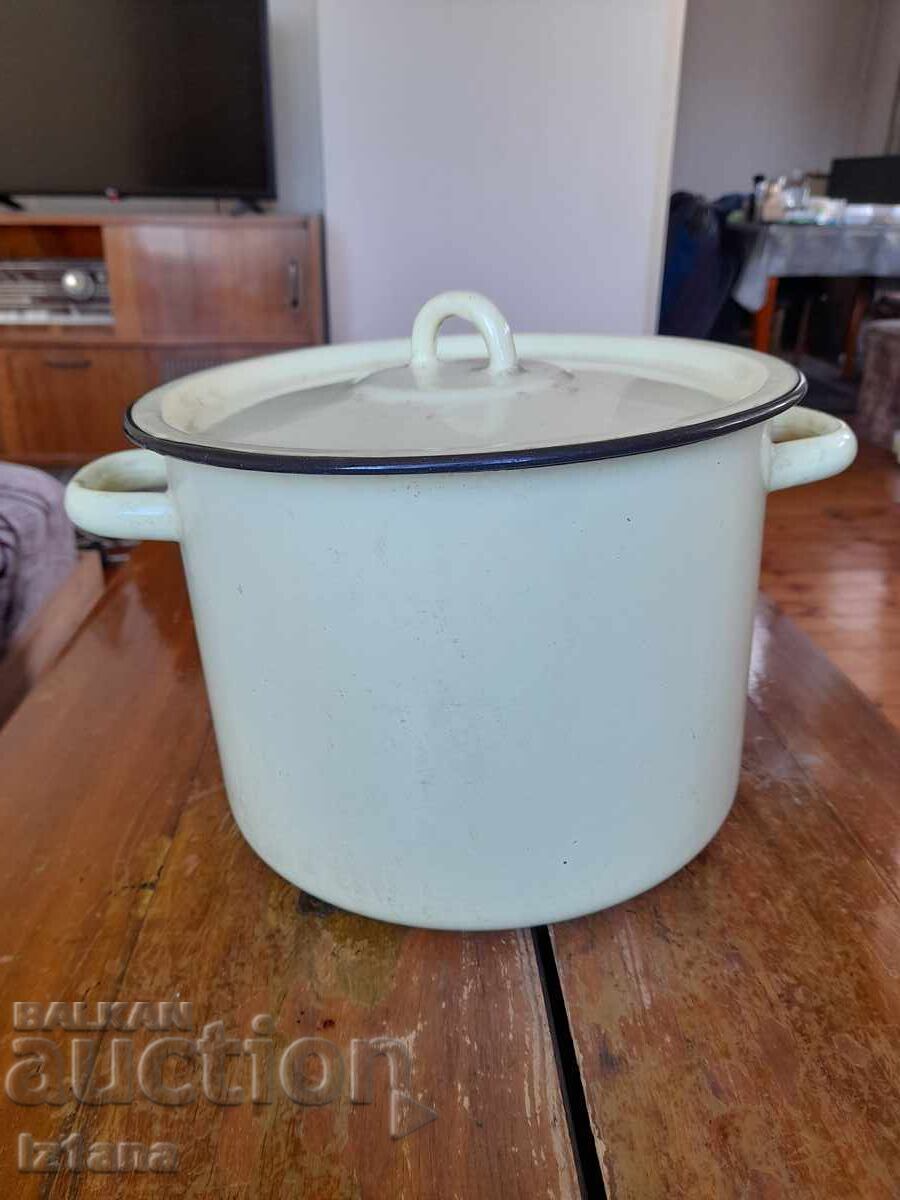 Παλιά γλάστρα από σμάλτο