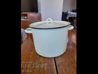 Παλιά γλάστρα από σμάλτο