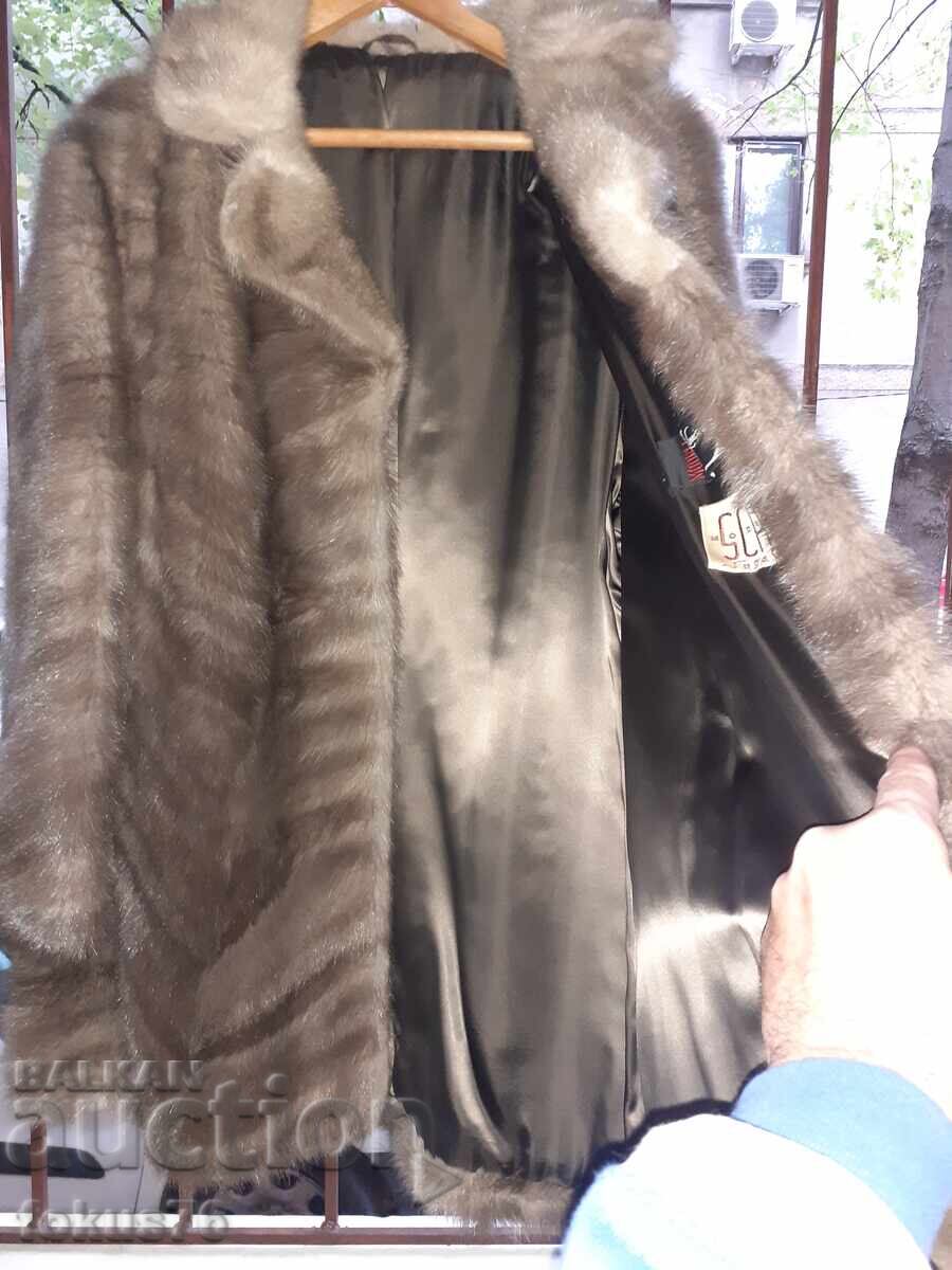 Palton elegant de damă din piele naturală - nurcă cu preț 450.00 BGN | € 230.08 Palton elegant de damă din piele naturală - nurcă cu preț 450.00 BGN | € 230.08