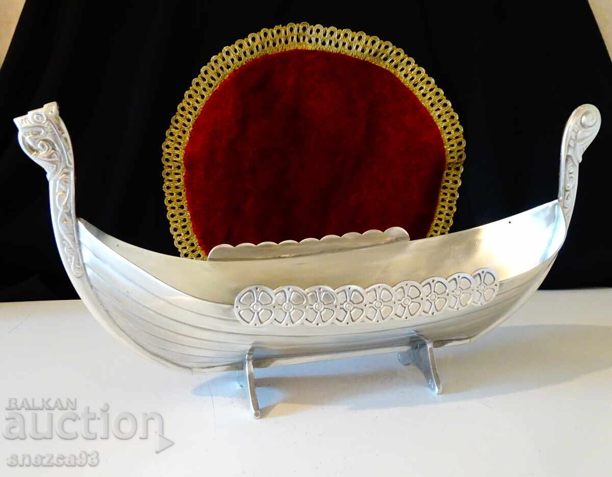 Licitație Vas de dragon viking Drakkar din staniu, Norvegia