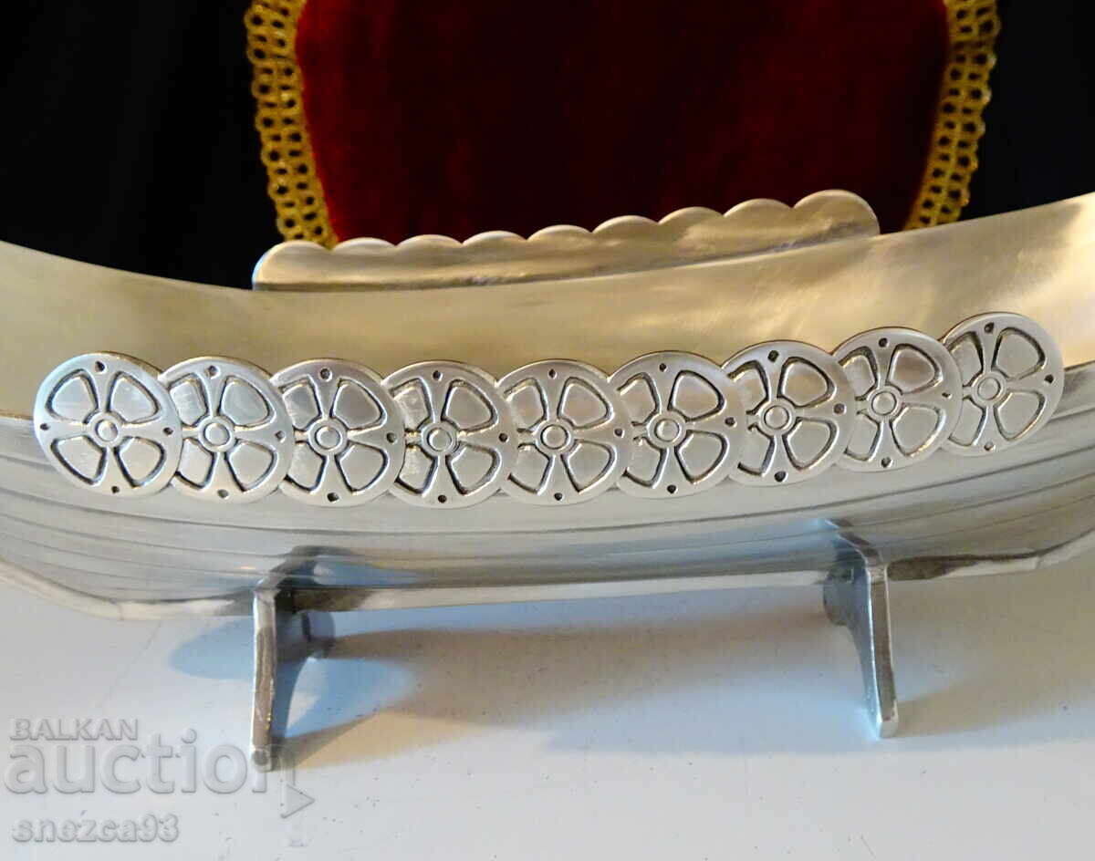 Livrarea Vas de dragon viking Drakkar din staniu, Norvegia