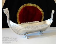 Vas de dragon viking Drakkar din staniu, Norvegia