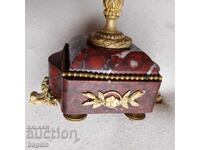 Unic sfeșnic rusesc. Bronz cu aurire și jasp