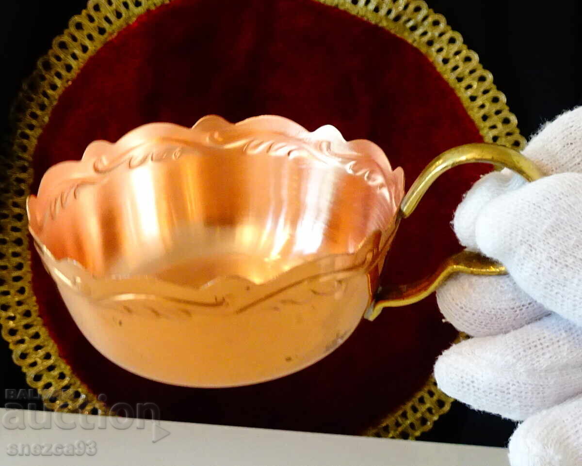 Доставка на Красива медна чаша,чиста червена мед,барок.