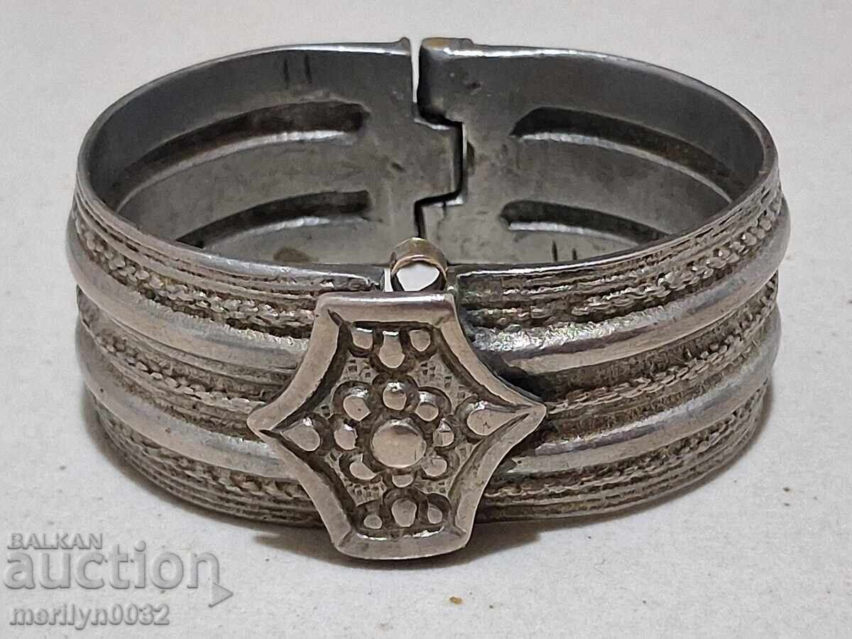 Възрожденска сребърна гривна, накит, бижу, колие, пръстен с цена 214.00 лв. | € 109.42 Възрожденска сребърна гривна, накит, бижу, колие, пръстен с цена 214.00 лв. | € 109.42