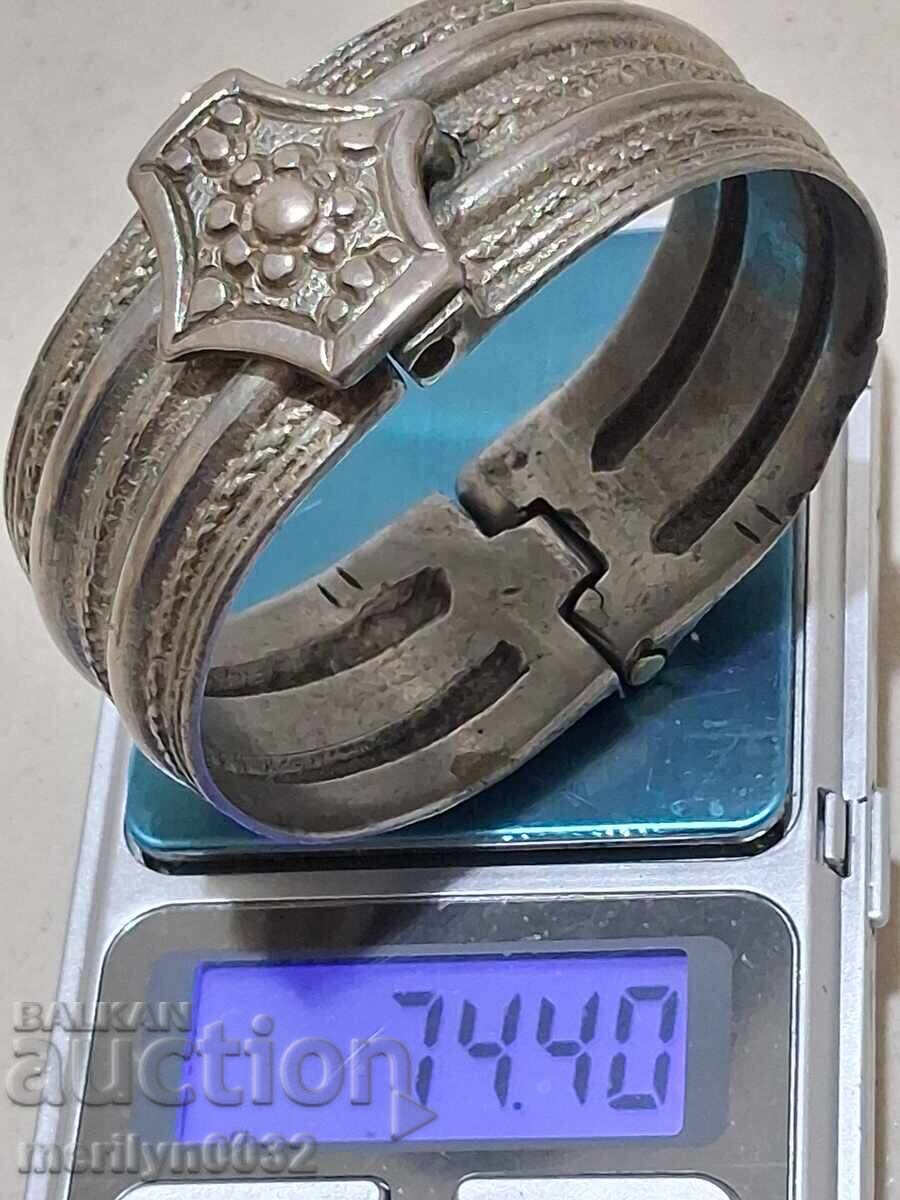 Аукцион Възрожденска сребърна гривна, накит, бижу, колие, пръстен Аукцион Възрожденска сребърна гривна, накит, бижу, колие, пръстен